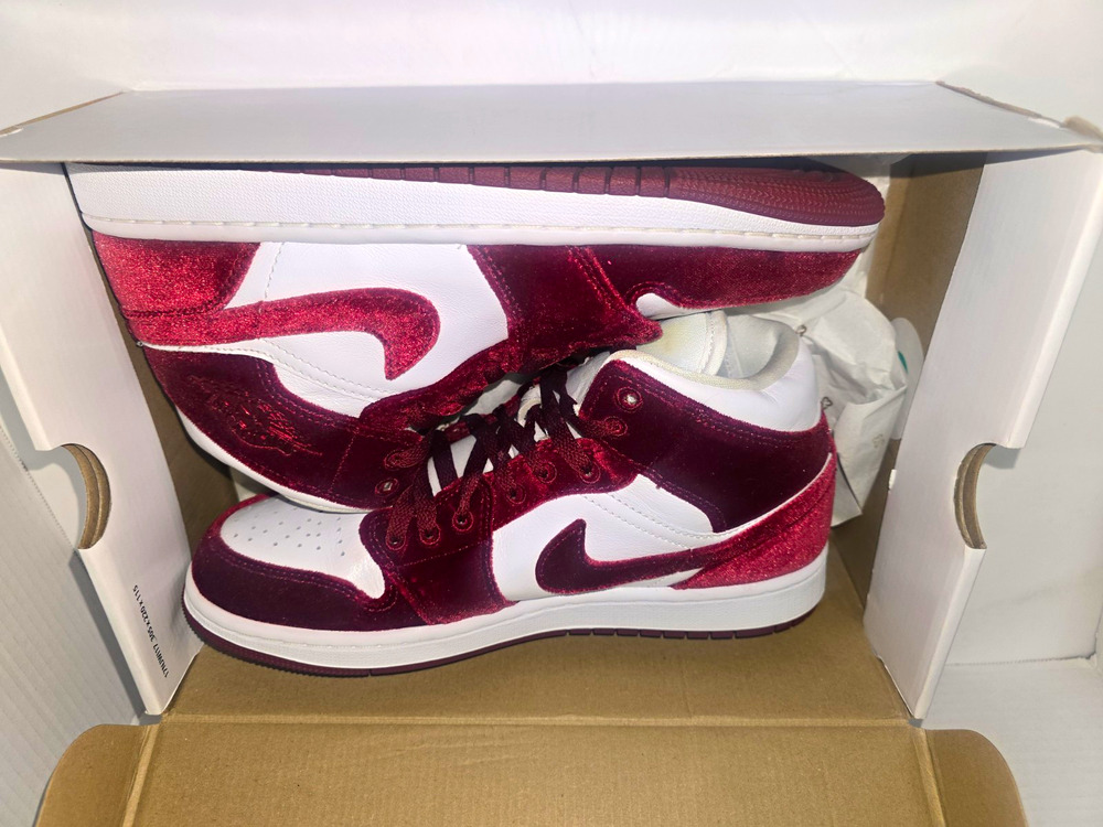 Jordan Air Jordan 1 Mid SE "Red Velvet" Velvet Red/White Women's FZ3334-100